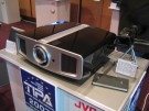 Full HD projektor JVC DLA-HD1 a Full HD videokamera GZ-HD7EY